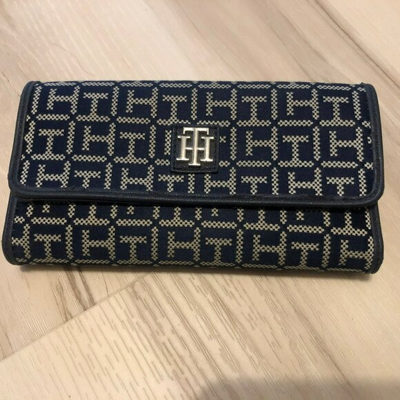 Tommy Hilfiger Womens Navy & Beige Monogram Wallet With Snap Closure - Picture 1 of 8